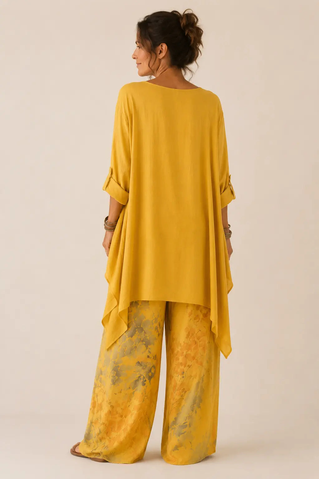 Fiorella | Conjunto floral de blusa asimétrica y pantalón de pierna ancha