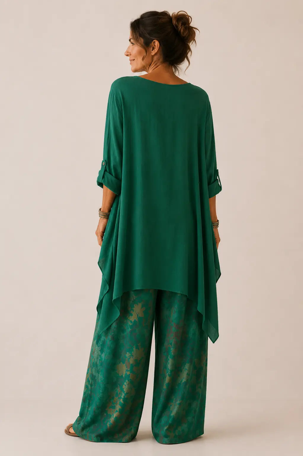 Fiorella | Conjunto floral de blusa asimétrica y pantalón de pierna ancha