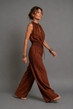 Alexa | Jumpsuit sin mangas de pierna ancha con cinturón