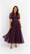 Flavia | Vestido largo color ciruela con escote tipo lágrima y detalles de encaje en chiffon