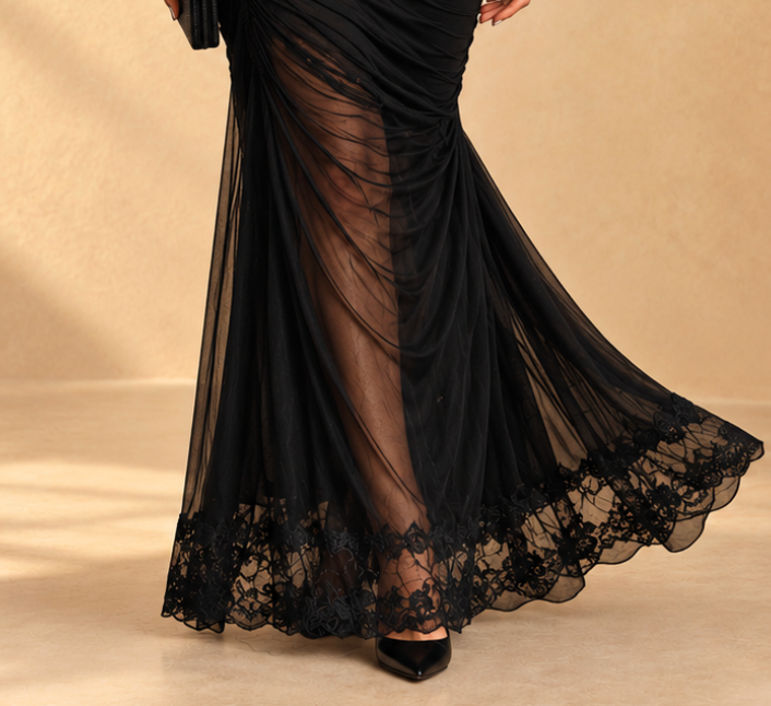 Vivienne | Vestido largo negro de encaje con escote en V profundo y falda sirena