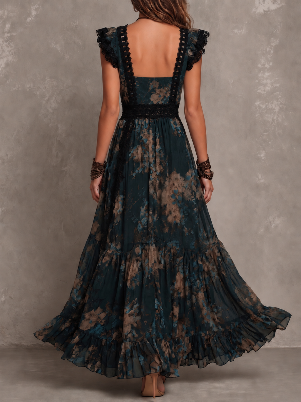 Gilda | Vestido largo floral escalonado con detalles de encaje