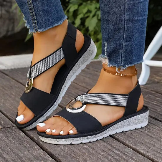 Lucina | Sandalias cómodas con argolla dorada