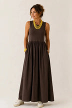 Amaya | Vestido largo sin mangas con falda amplia